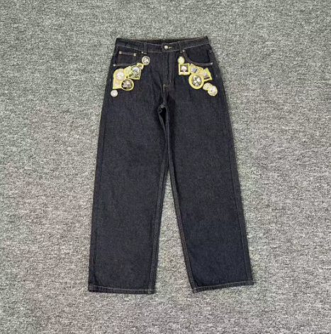 Derschutze Metal Badge & Rivet Straight-Leg Jeans